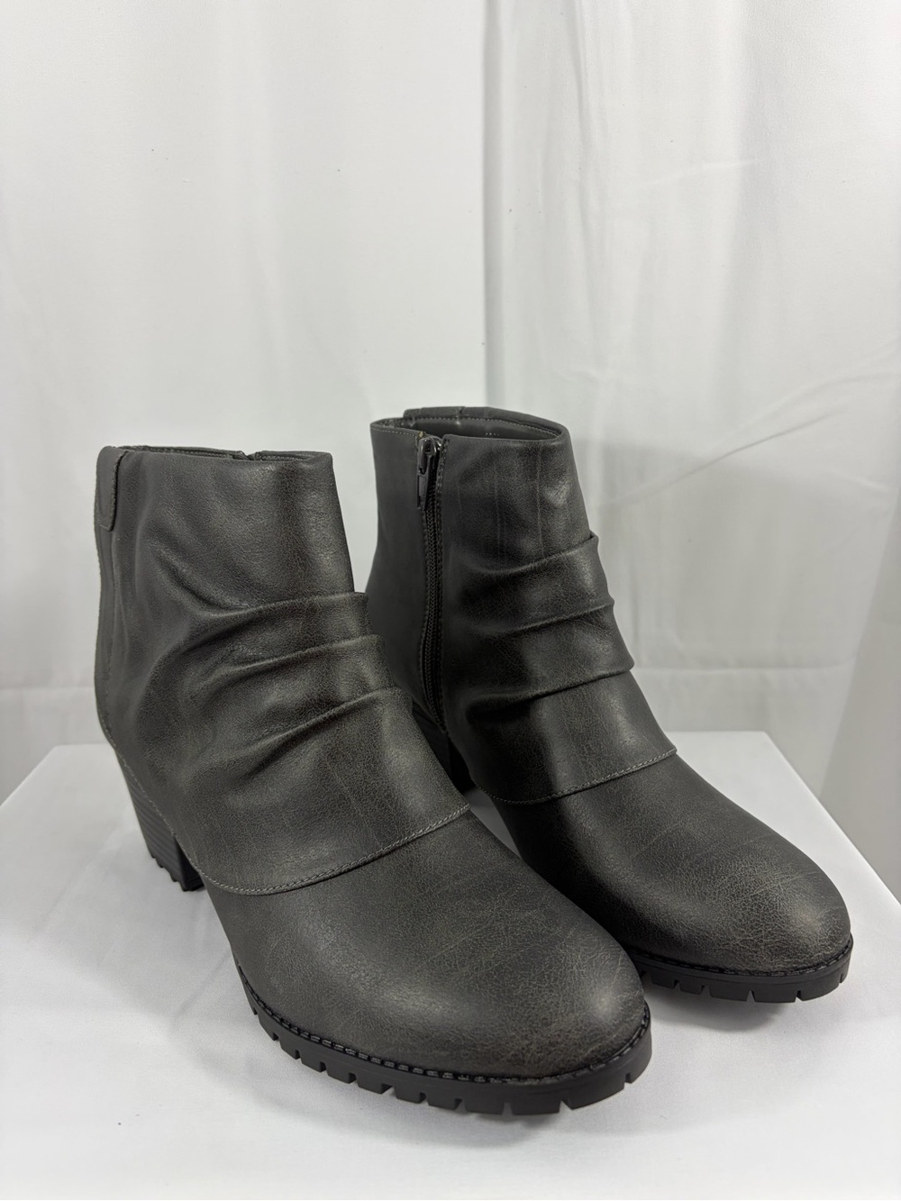 NWT Easy Street Women's Size 10 Black Ruched Ankle Booties with Side Zip